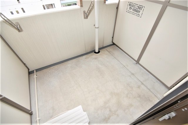 バルコニー　開放的で明るい空間を演出してくれるバルコニーです