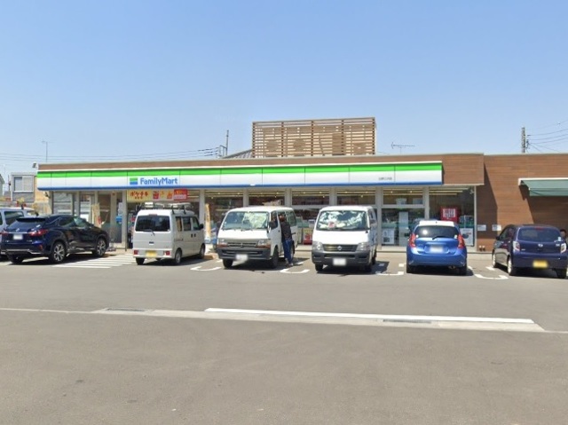 コンビニ　ファミリーマート日野三沢店（コンビニ）まで680m