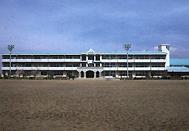 小学校　中央市立玉穂南小学校区（小学校）まで685m