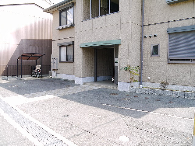 駐車場　車をお持ちの方に嬉しい駐車場付きの物件です