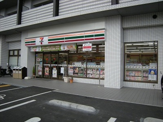 コンビニ　セブンイレブン（コンビニ）まで200m