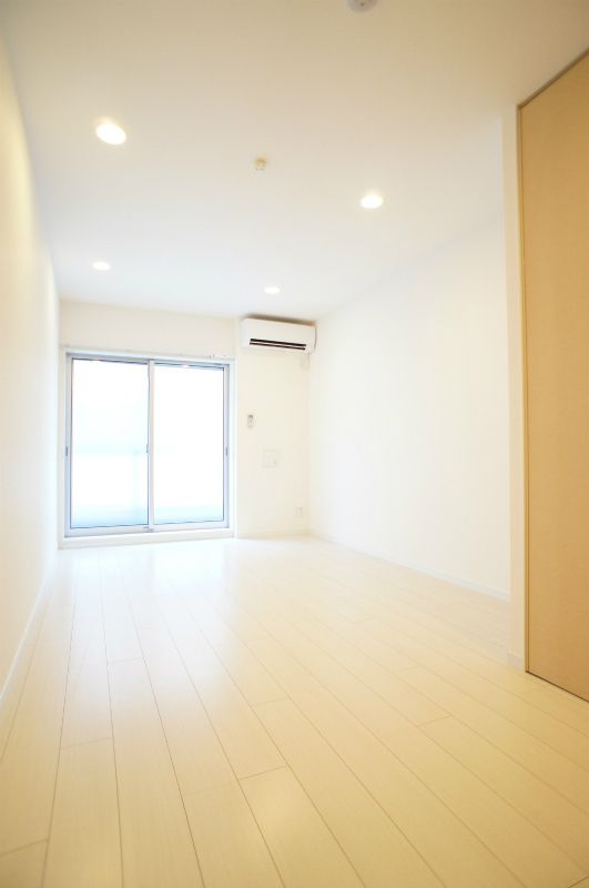 居室・リビング　※別号室の参考写真となります。