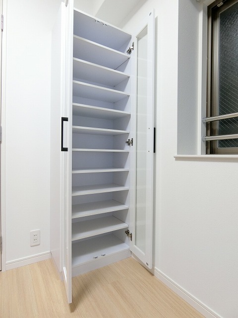 収納　カップボード（別タイプ参考画像）