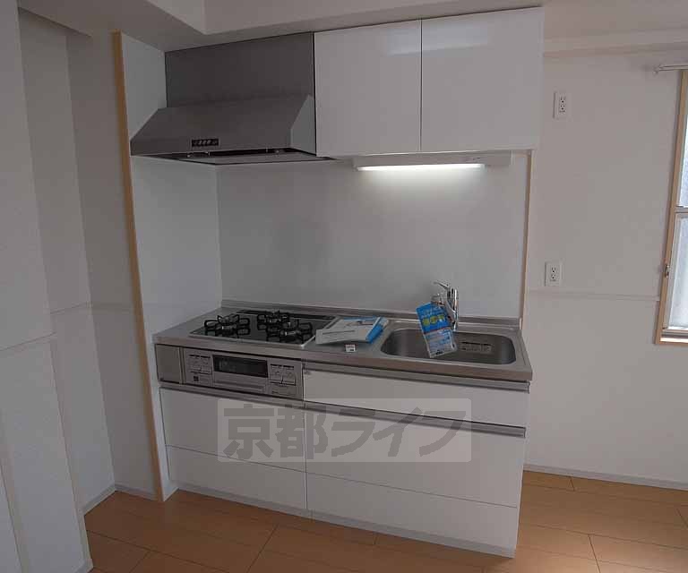 キッチン　システムキッチン搭載ですよ。