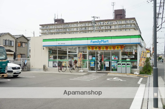 コンビニ　ファミリーマート（コンビニ）まで720m