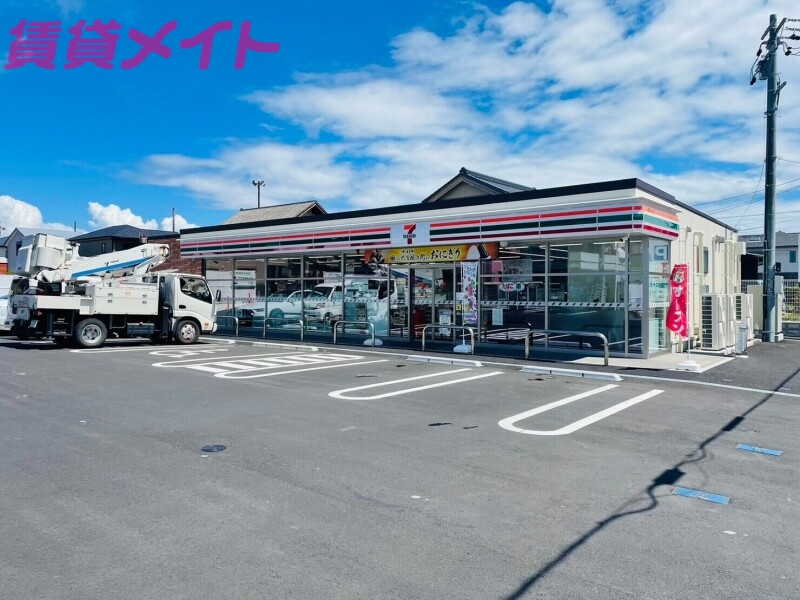 コンビニ　セブンイレブン四日市蒔田2丁目店（コンビニ）まで776m