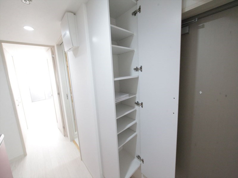 玄関　玄関　シューズボックス付（収納充実してます）