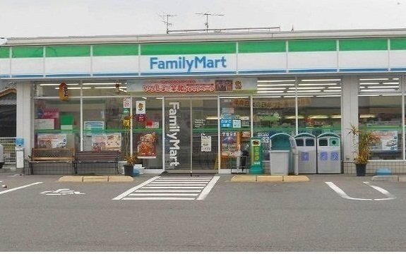 その他　ファミリーマートまで600m