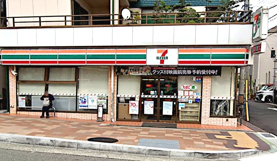 コンビニ　セブンイレブン神戸新在家駅前店（コンビニ）まで168m