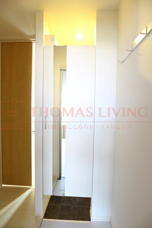 玄関　全ての部屋に扉が付いているので玄関からお部屋の中が見えません