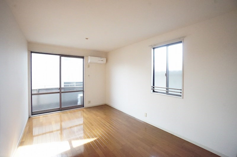 居室・リビング　2面採光の為明るいリビング