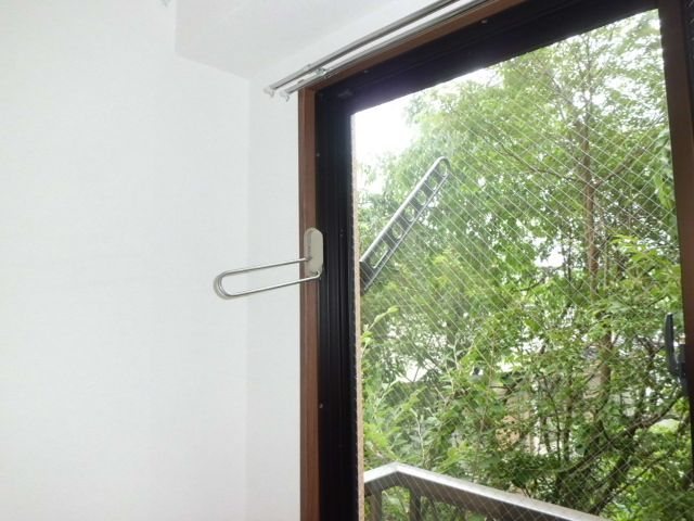 バルコニー　物干しのみ、出入りはできません