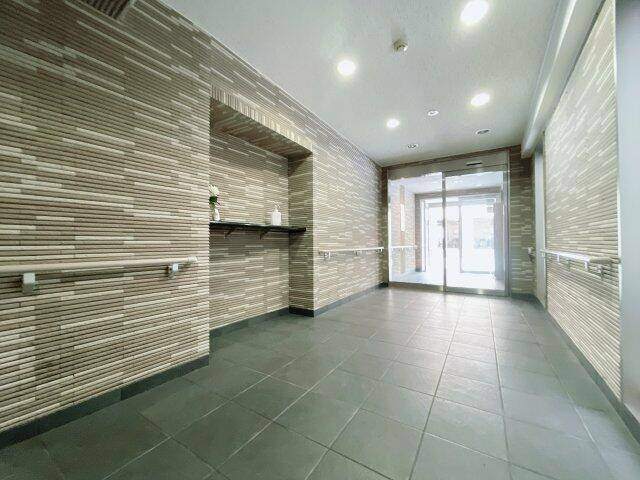 ロビー　エレベーター付き