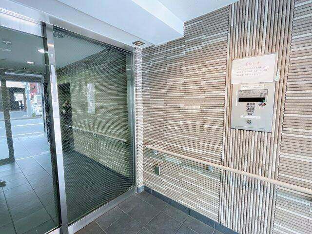 エントランス　中?　徒歩５分です