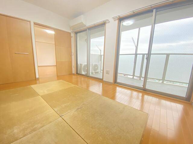 居室・リビング　南向きのお部屋です