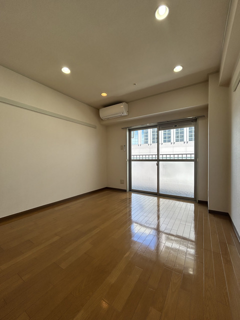 その他　約７．６帖の洋室・室内をゆったり使えます♪