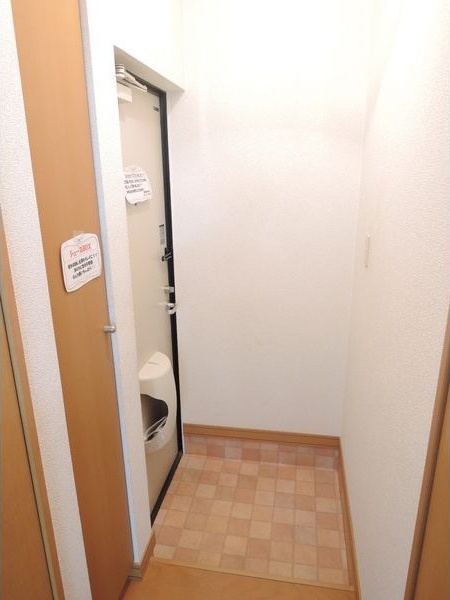 玄関　他号室のお写真です。参考にご覧ください。