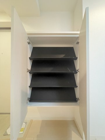 収納　AFFLUENCE難波　シューズBOX