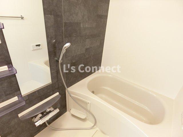 バス・シャワールーム　追焚き、浴室乾燥付きのお風呂。