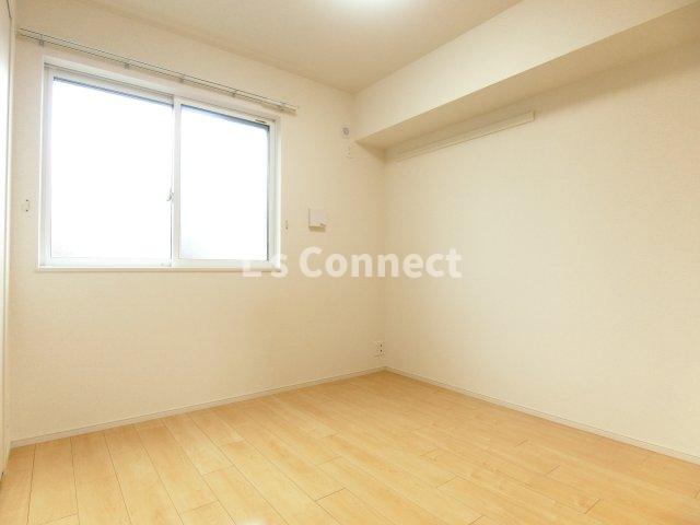 その他　４．２帖の洋室は寝室として使えます。