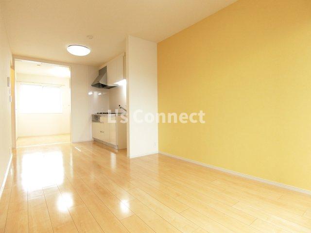 居室・リビング　アクセントクロス仕様のＬＤＫ。