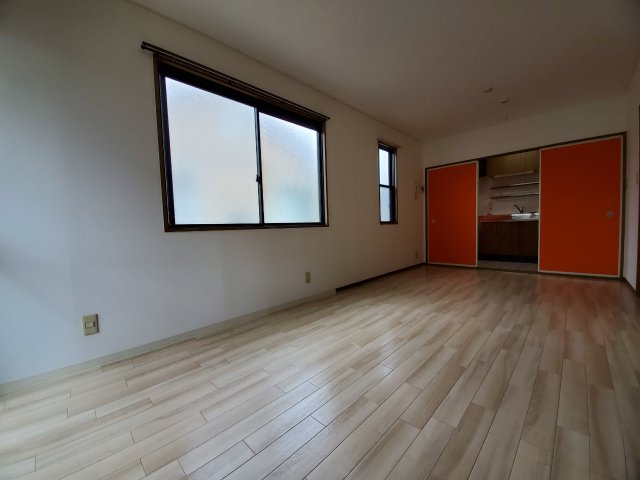 居室・リビング　10.6帖の洋室です！