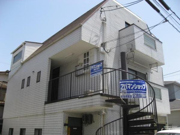 建物外観　外壁タイル貼りのおしゃれな外観です。