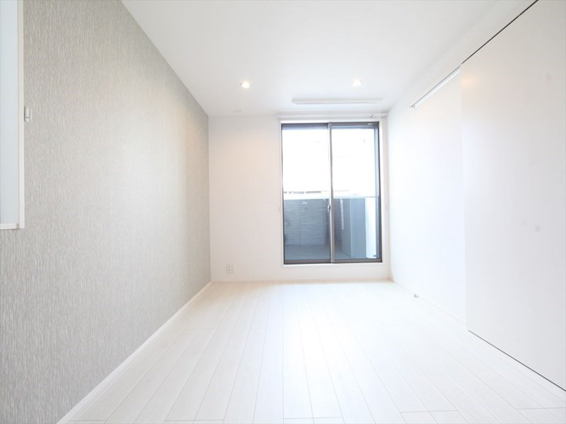 バルコニー　ＬＤＫ10帖　2面採光　エアコン完備　バルコニー