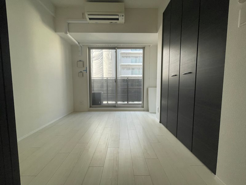 その他部屋・スペース　落ち着いた色調の寝室です