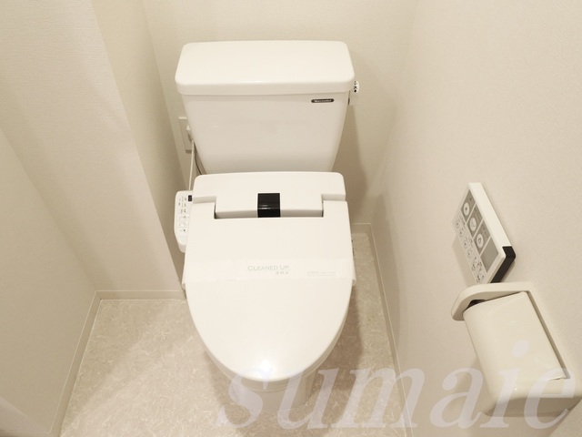 トイレ　温水洗浄便座付トイレです♪