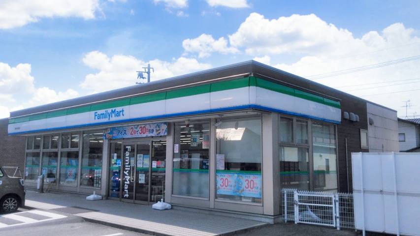 コンビニ　ファミリーマート（コンビニ）まで348m