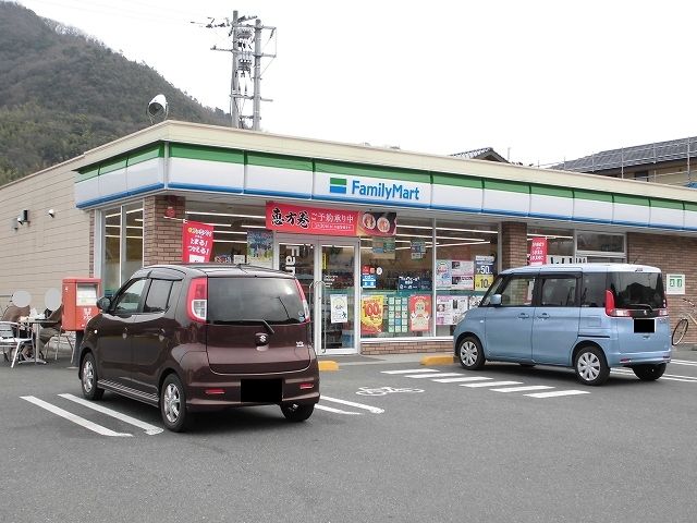 コンビニ　ファミリーマート因島因北店（コンビニ）まで180m