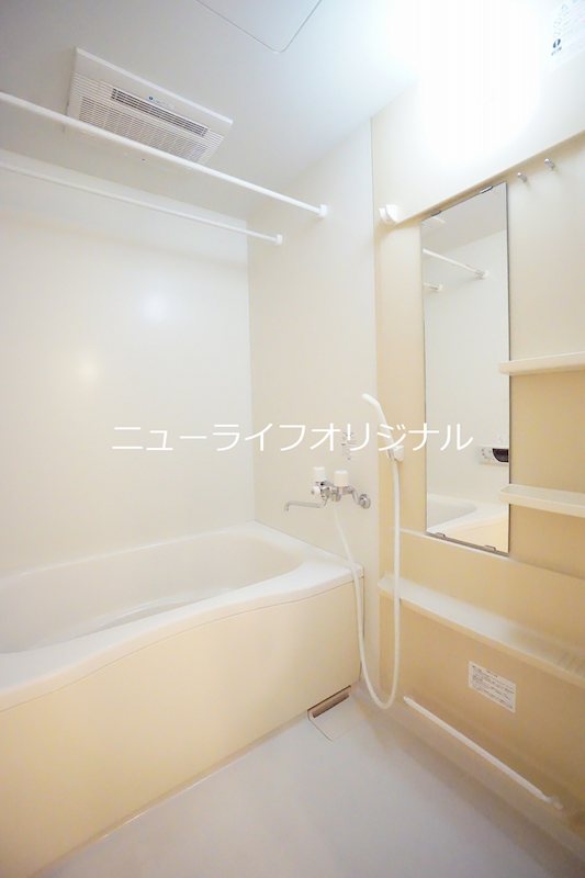 バス・シャワールーム　追い焚き機能はもちろん、暖房乾燥機能付の浴室