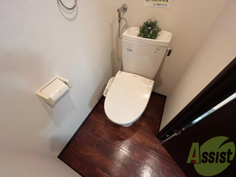 トイレ　こちらはトイレです。清潔感があり、安心して使用できます。