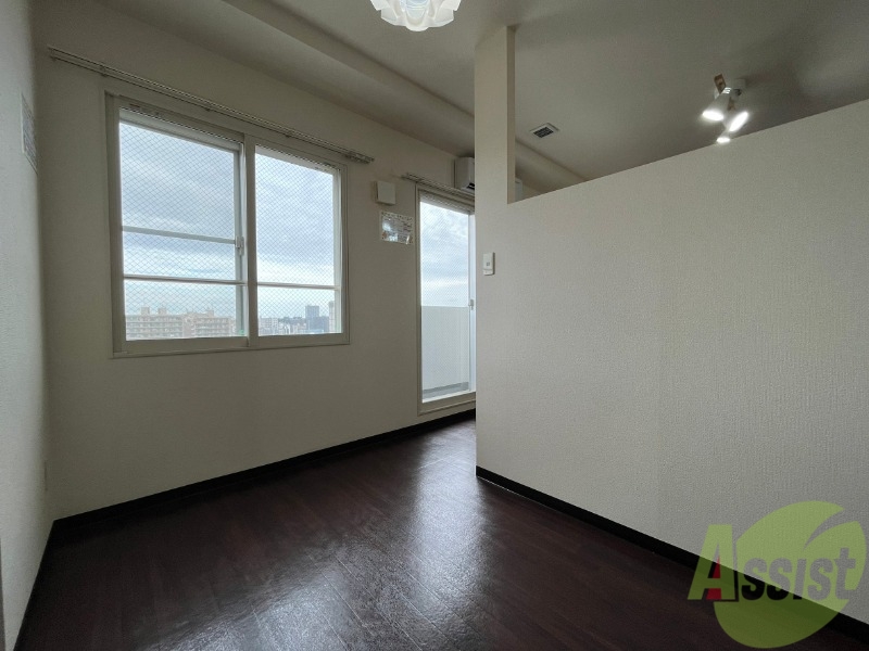 その他部屋・スペース　３．７帖の洋室です。家具の配置もしやすそうですね！