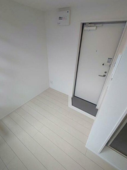 玄関　※別部屋参考写真