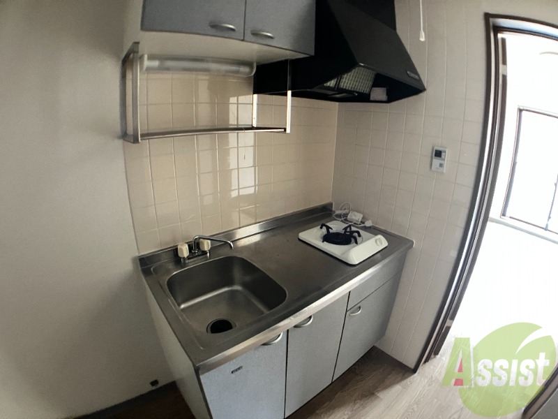 キッチン　キッチンは一口コンロが付いて一人暮らしには助かりますね