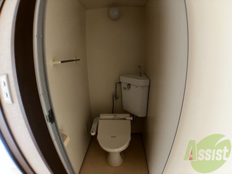 トイレ　トイレはこちらウォッシュレット機能付きになりますね