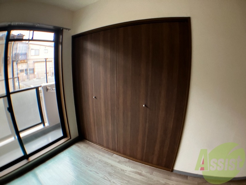 収納　収納はこちらの大き目のクローゼットです。