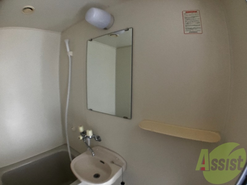 洗面設備　洗面台コンパクトお手入れが楽ちんですね。