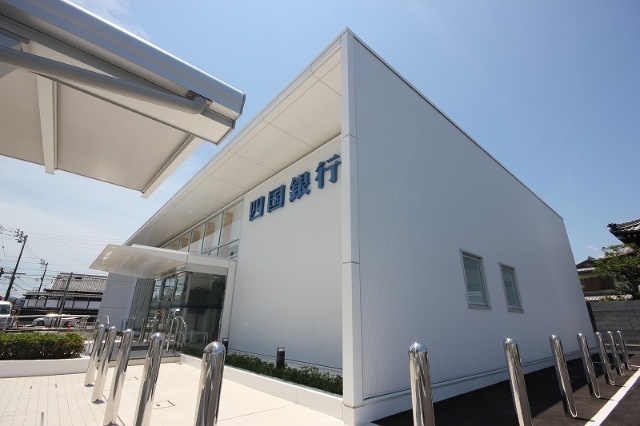 銀行　四国銀行小松島支店（銀行）まで1168m