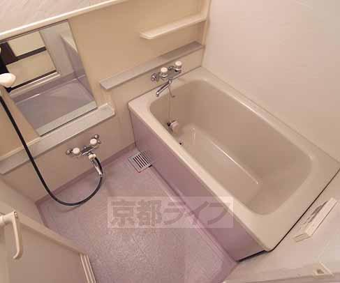 バス・シャワールーム　追い炊き機能付のお風呂です。