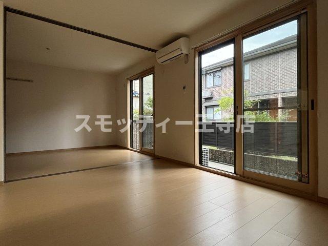 眺望　ゆったり過ごせるリビングです