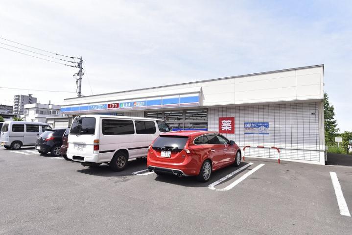 コンビニ　ローソン（コンビニ）まで900m