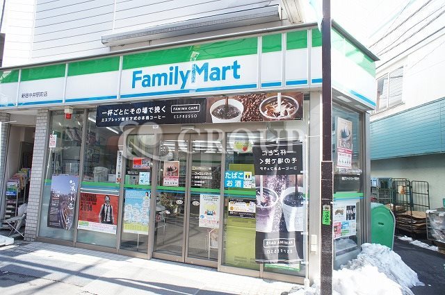 コンビニ　ファミリーマート（コンビニ）まで403m