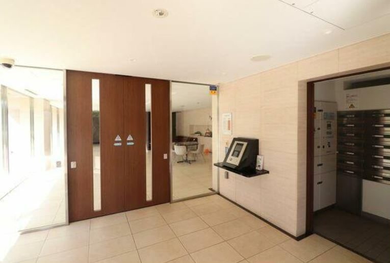 エントランス　オートロックで安心