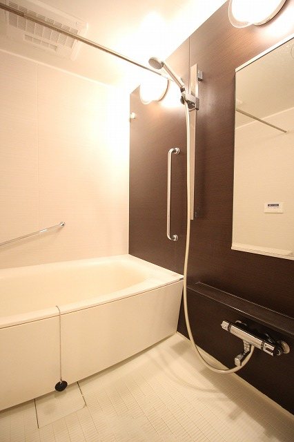 バス・シャワールーム　浴室乾燥機付きお風呂