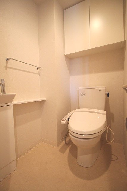 トイレ　温水洗浄便座等設備整ってます。