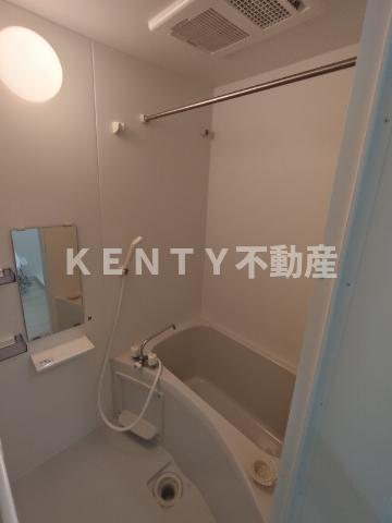 バス・シャワールーム　コンパクトで使いやすいお風呂です