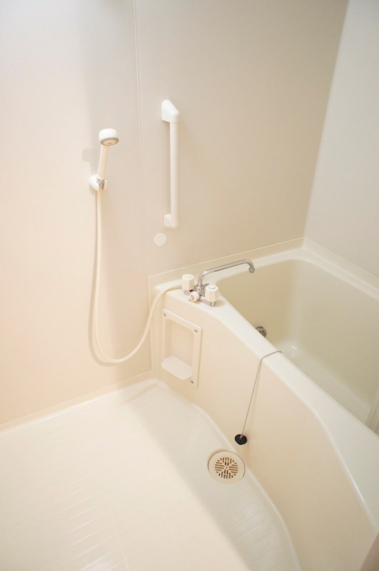 バス・シャワールーム　追い焚き機能付バス